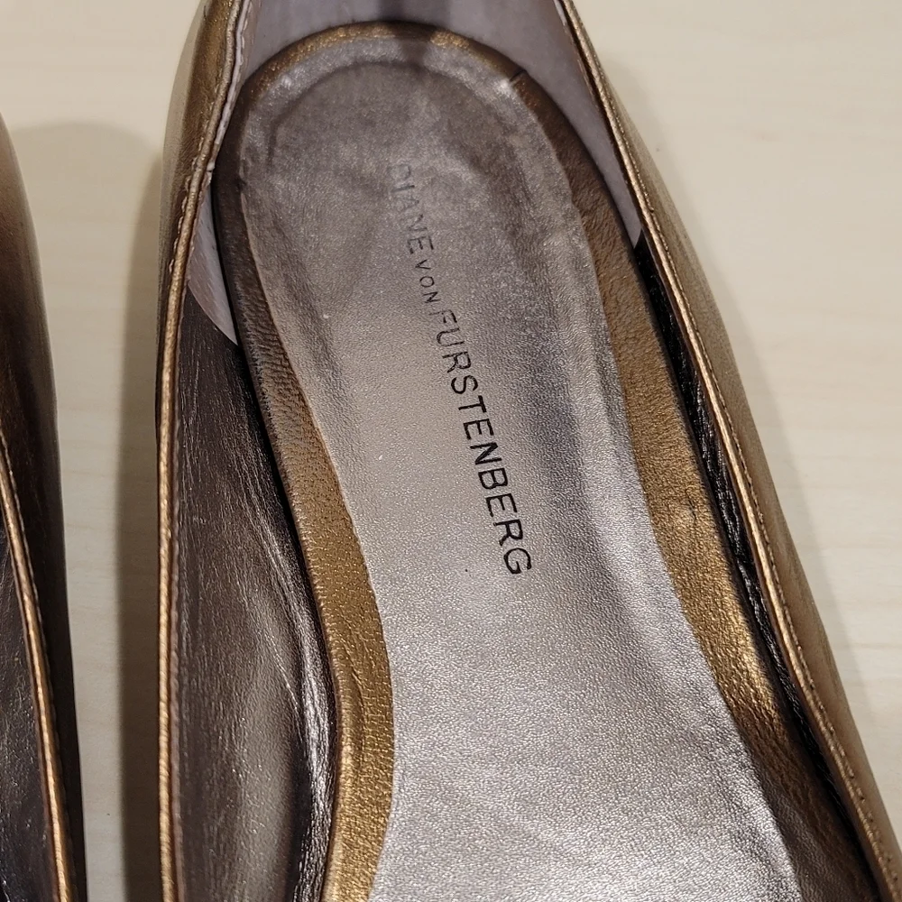 Sz 8.5M Gold Diane von Furstenberg Ballet Flats Jewel Embellishments